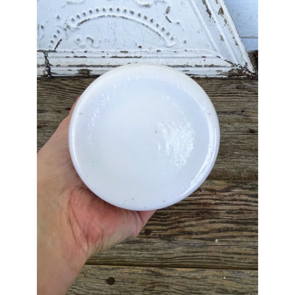 Vintage Fenton Melon Hold Crest Milk Glass Ruffle Crimped Vase - Picture 6 of 11